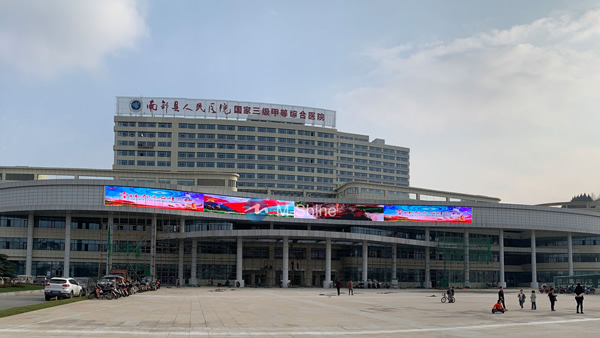 P15.6 outdoor mesh LED display, Sichuan, China