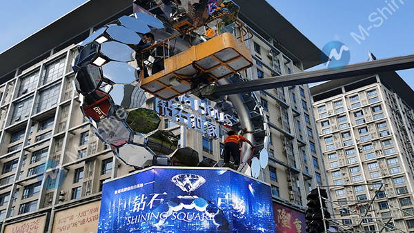 M-Shine' s creative corner LED display in the Diamond Plaza